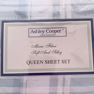 New Queen sheet set by Ashley Cooper $25